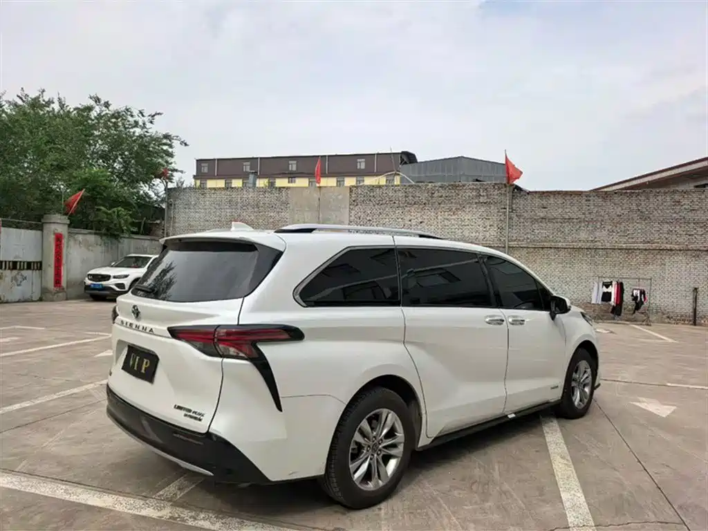 Toyota Sienna 2021 2.5L Hybrid Ultimate Edition фото 13