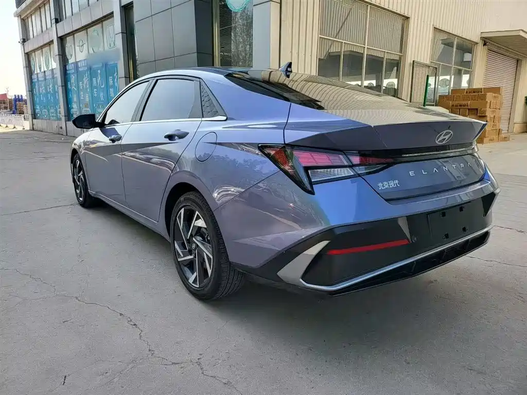 Hyundai Elantra 2023 1.5L CVT GLX Elite Edition фото 13