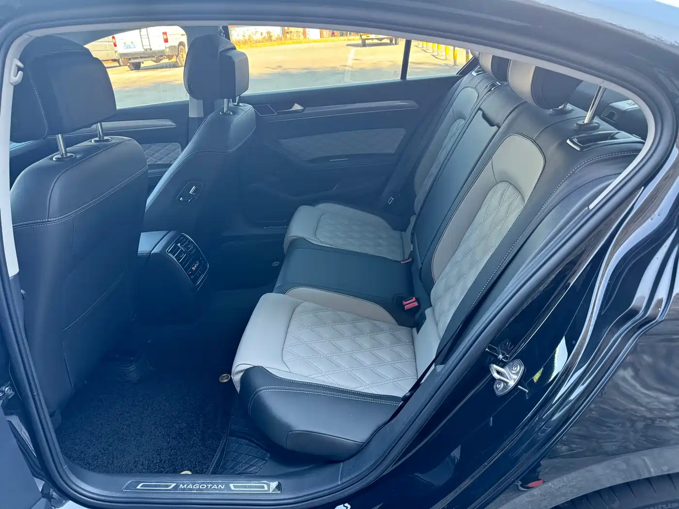 Volkswagen Magotan 2023 2 Million Units Anniversary Edition 330TSI DSG Leading Type фото 5