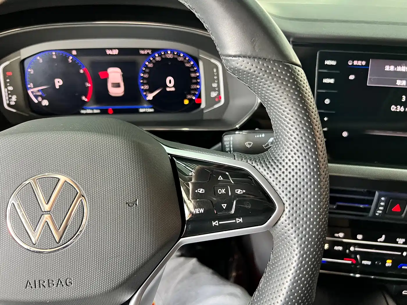 Volkswagen Passat 2022 330TSI Luxury Edition фото 19