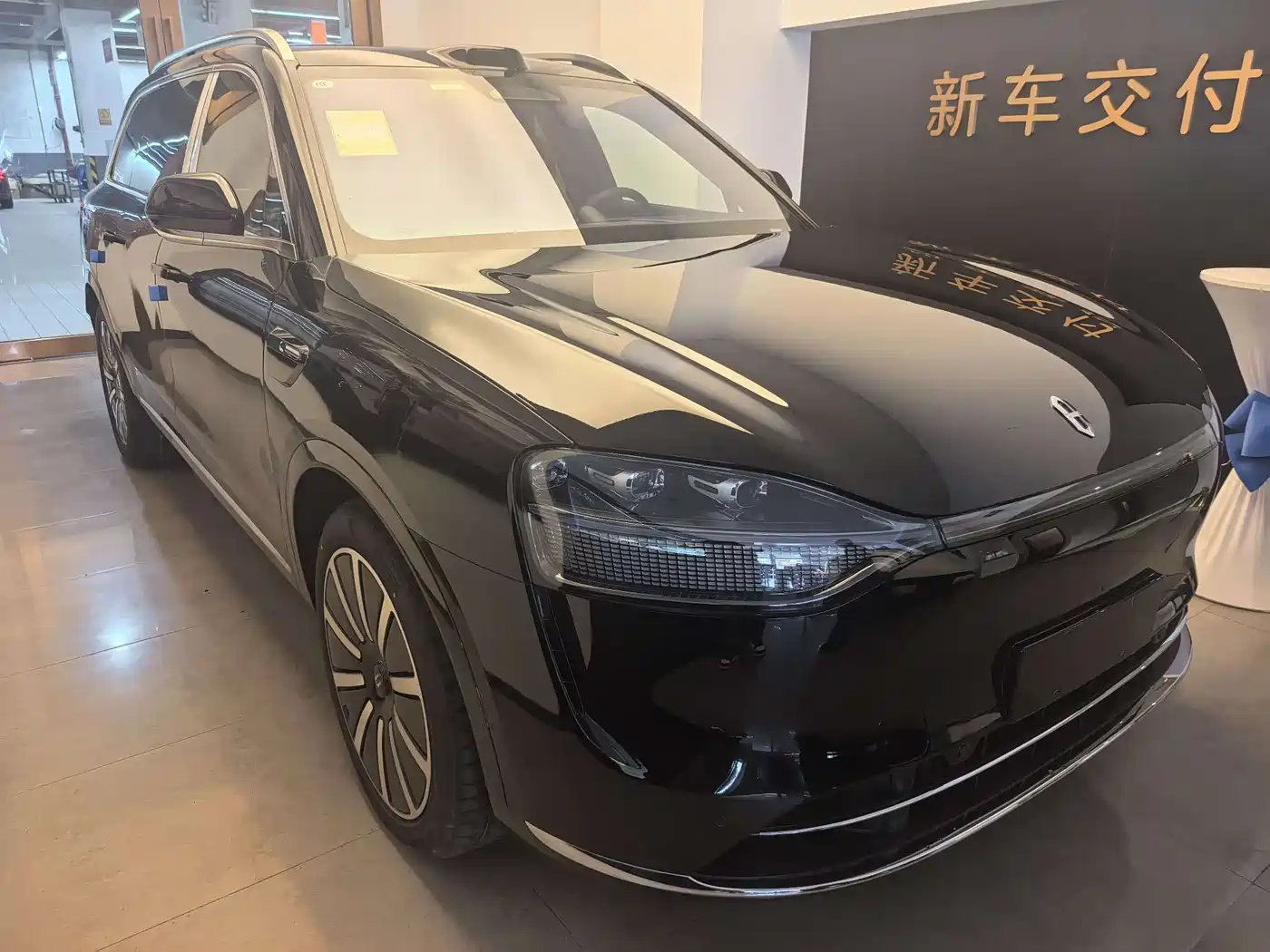 AITO Wenjie AITO M9 2025 Extended Range Ultra 52kWh 6-Seater фото 2