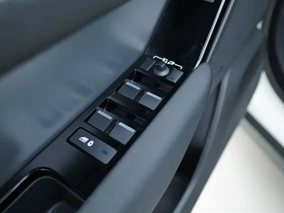 Land Rover Range Rover Velar 2024 S фото 11
