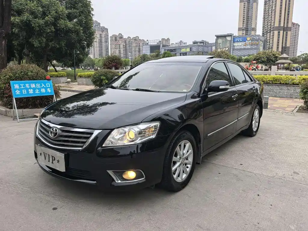 Фото 1 - Toyota Camry