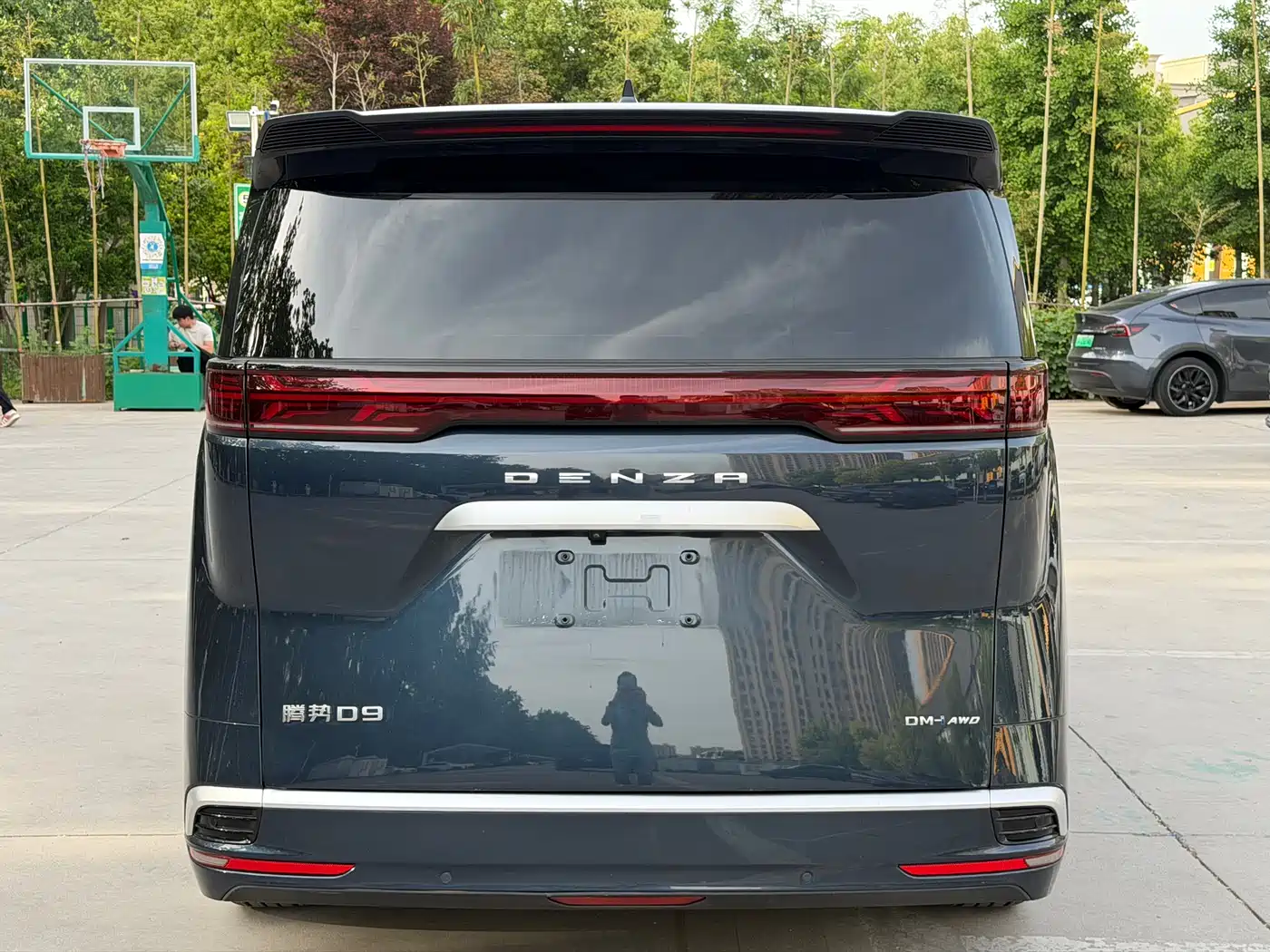 Denza D9 2022 DM-i 970 All-Wheel Drive Honor Edition фото 5