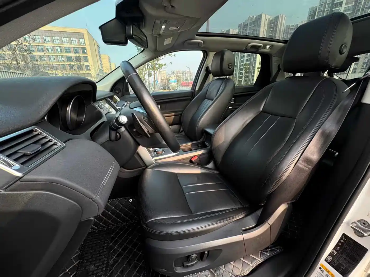 Land Rover Discovery Sport 2018 240PS SE Edition фото 5