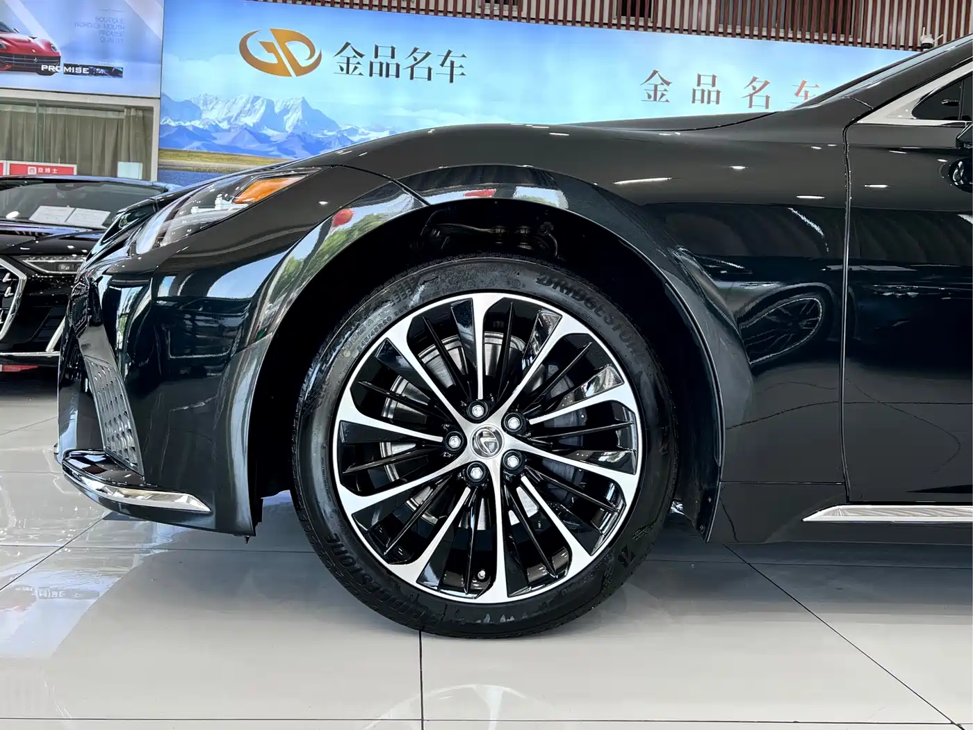 Lexus LS 2021 500h Executive Edition фото 26