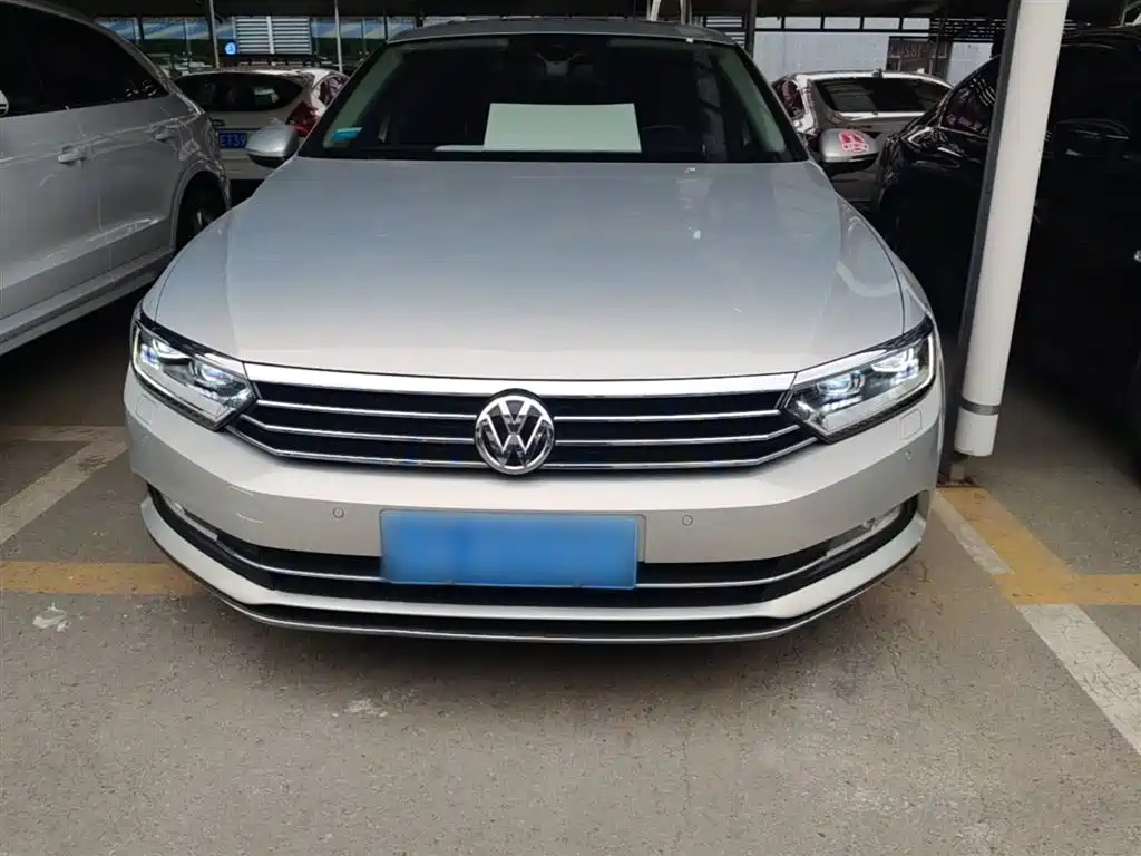 Volkswagen Magotan 2018 330TSI DSG Premium фото 3