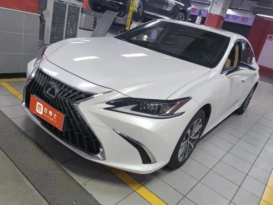 Lexus ES 2022 — пригон из Китая