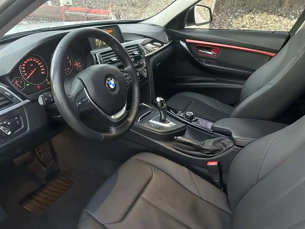 BMW 3 Series 2017 318i Fashion фото 4