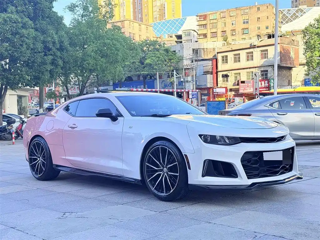 Chevrolet Camaro 2017 2.0T RS фото 3