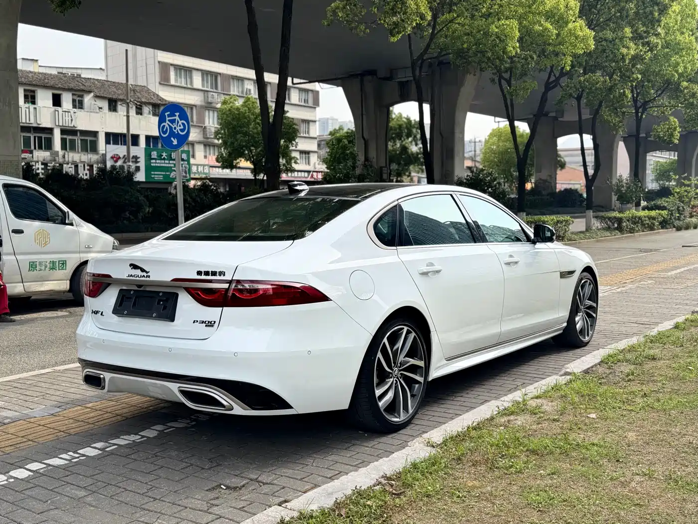Jaguar XFL 2024 2024 2.0T P300 AWD Flagship Sport Gilded Edition