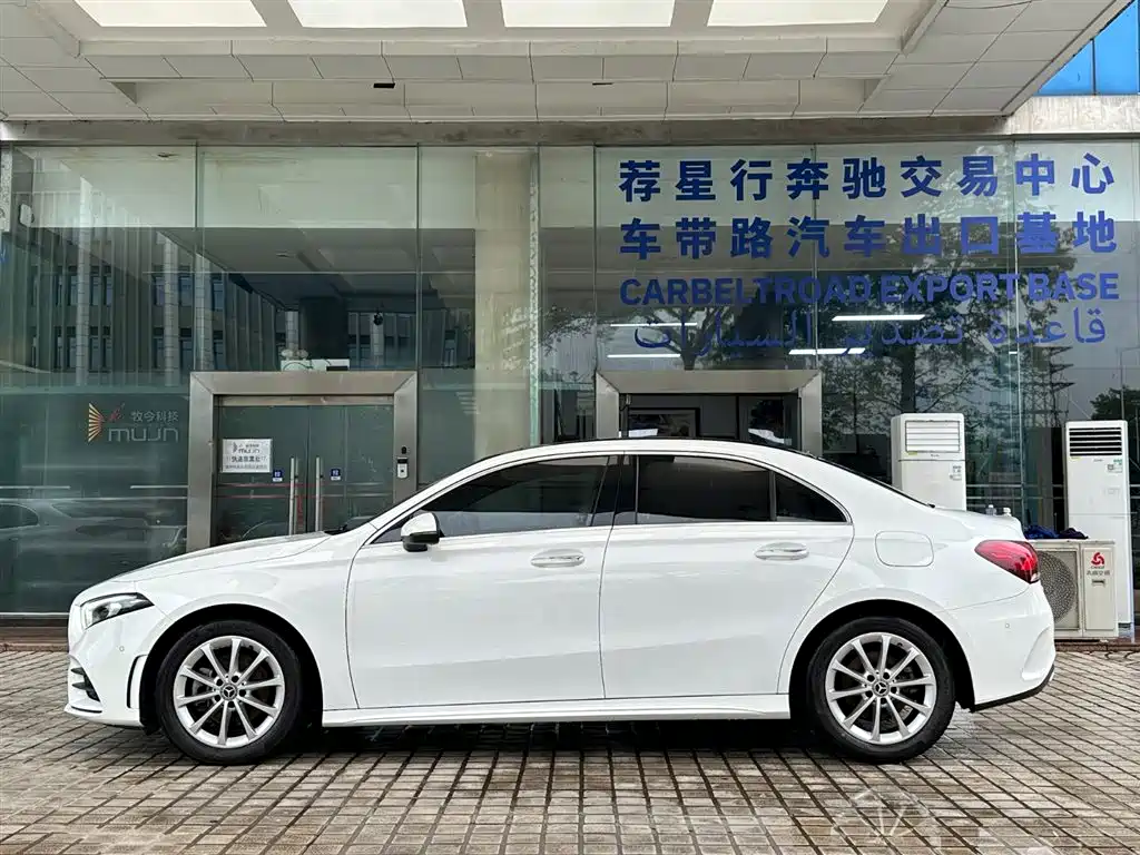 Mercedes-Benz A-Class 2021 A 200 L Sport Sedan Fashion Edition фото 4