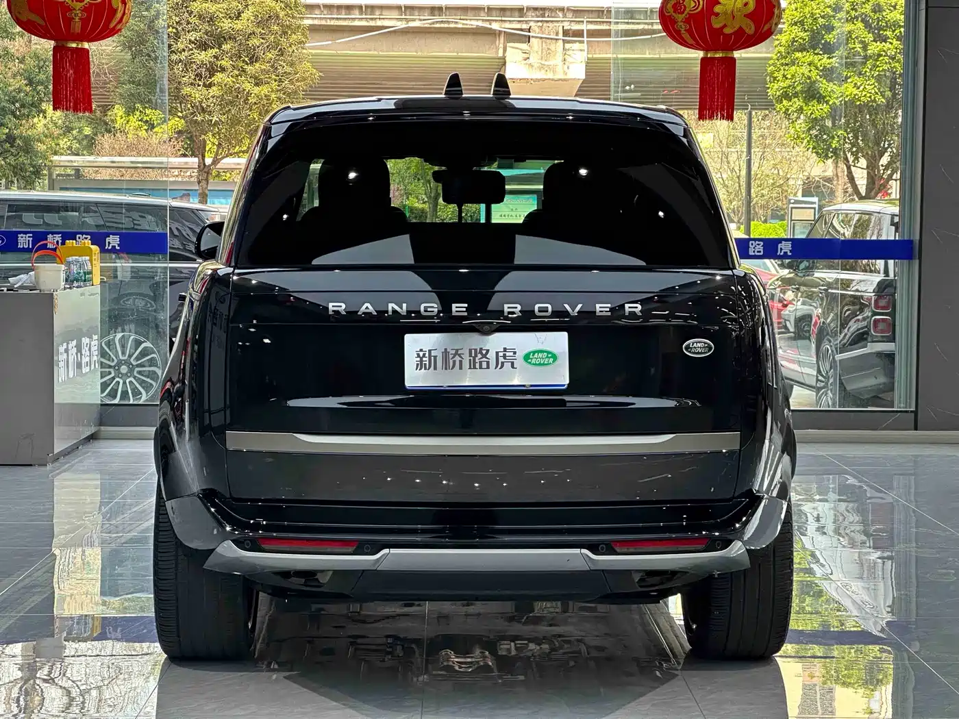 Land Rover Range Rover 2023 Facelift 3.0 L6 400PS Prosperity Extended Version фото 16