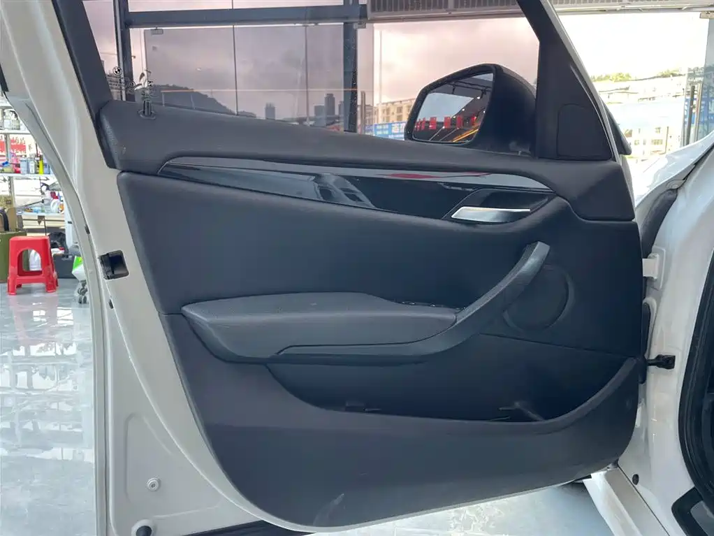 BMW X1 2015 Model sDrive18i Fashion Advanced Edition фото 5