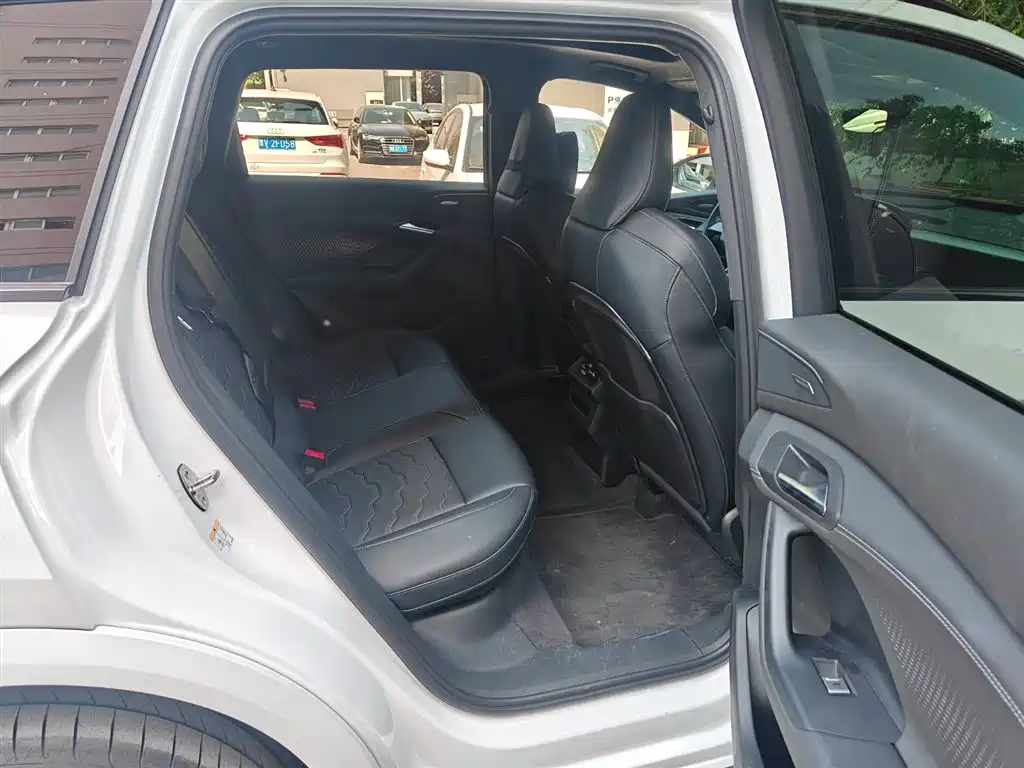 Audi Q6L e-tron 2025 Model Pioneer Edition фото 12