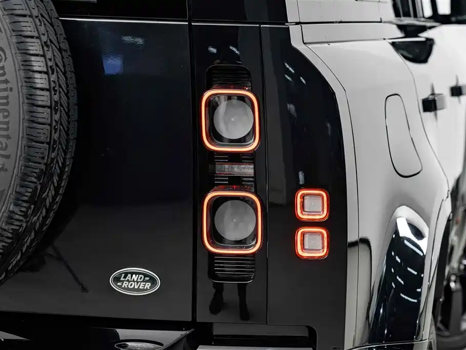 Land Rover Defender 2023 Facelift 110 5.0T V8 фото 8