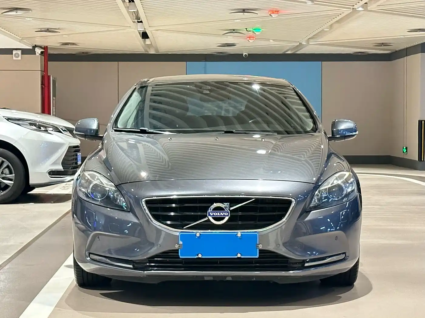 Фото 2 - Volvo V40