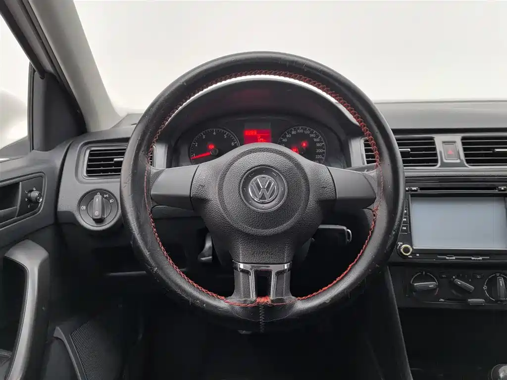 Volkswagen Santana 2013 1.6L Manual Trend Edition фото 11
