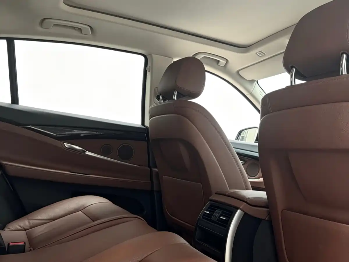 BMW 5 Series GT 2014 528i Leading фото 10
