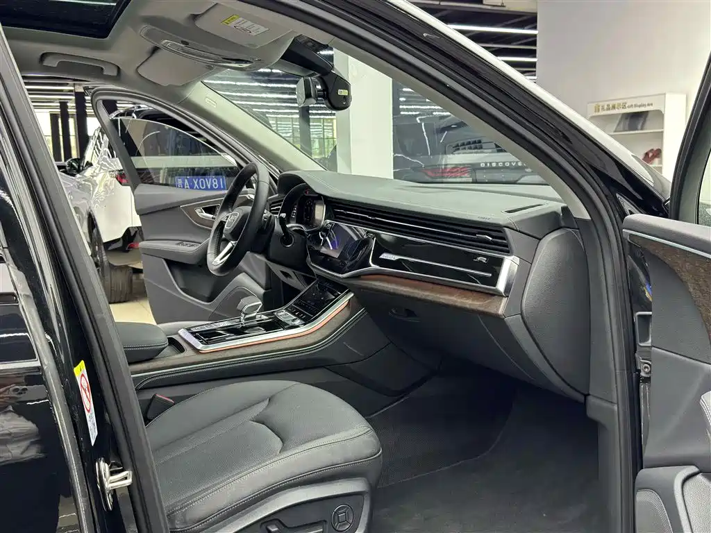 Audi Q7 2024 45 TFSI quattro S line Black Warrior фото 8