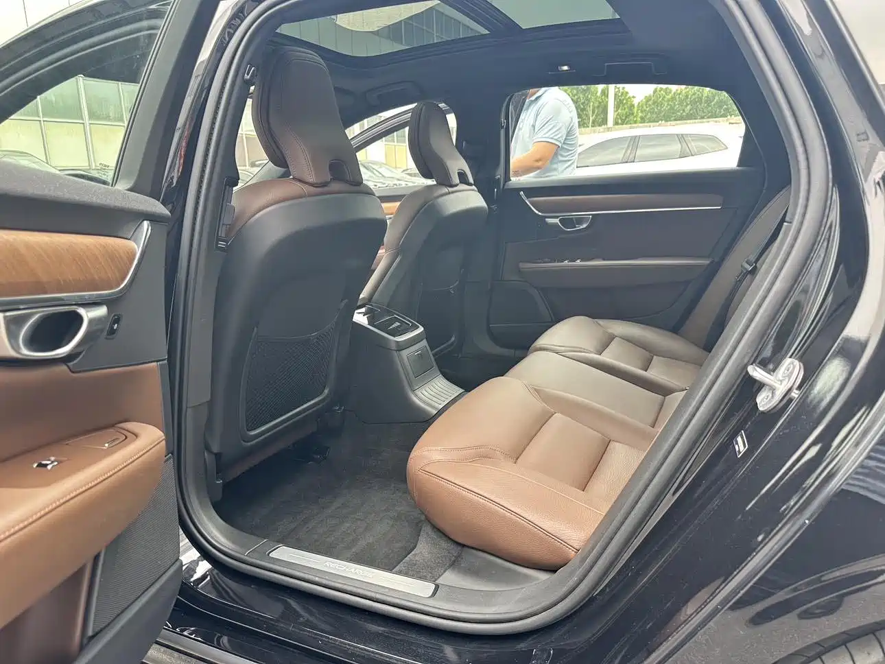 Volvo S90 Plug-in Hybrid 2024 2024 PHEV AWD Long Range Momentum Luxury Edition