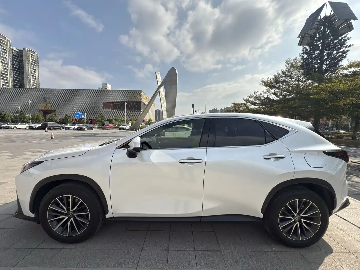 Lexus NX 2022 260 FWD Joy Creation Edition фото 7