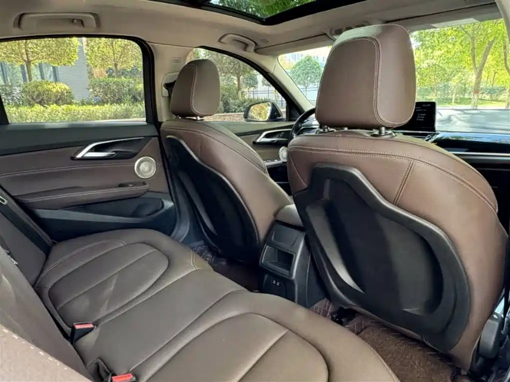 BMW 1 Series 2023 120i M Sport Shadow Edition фото 12
