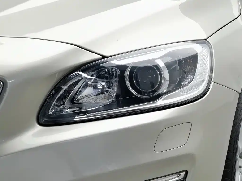 Фото 7 - Volvo S60