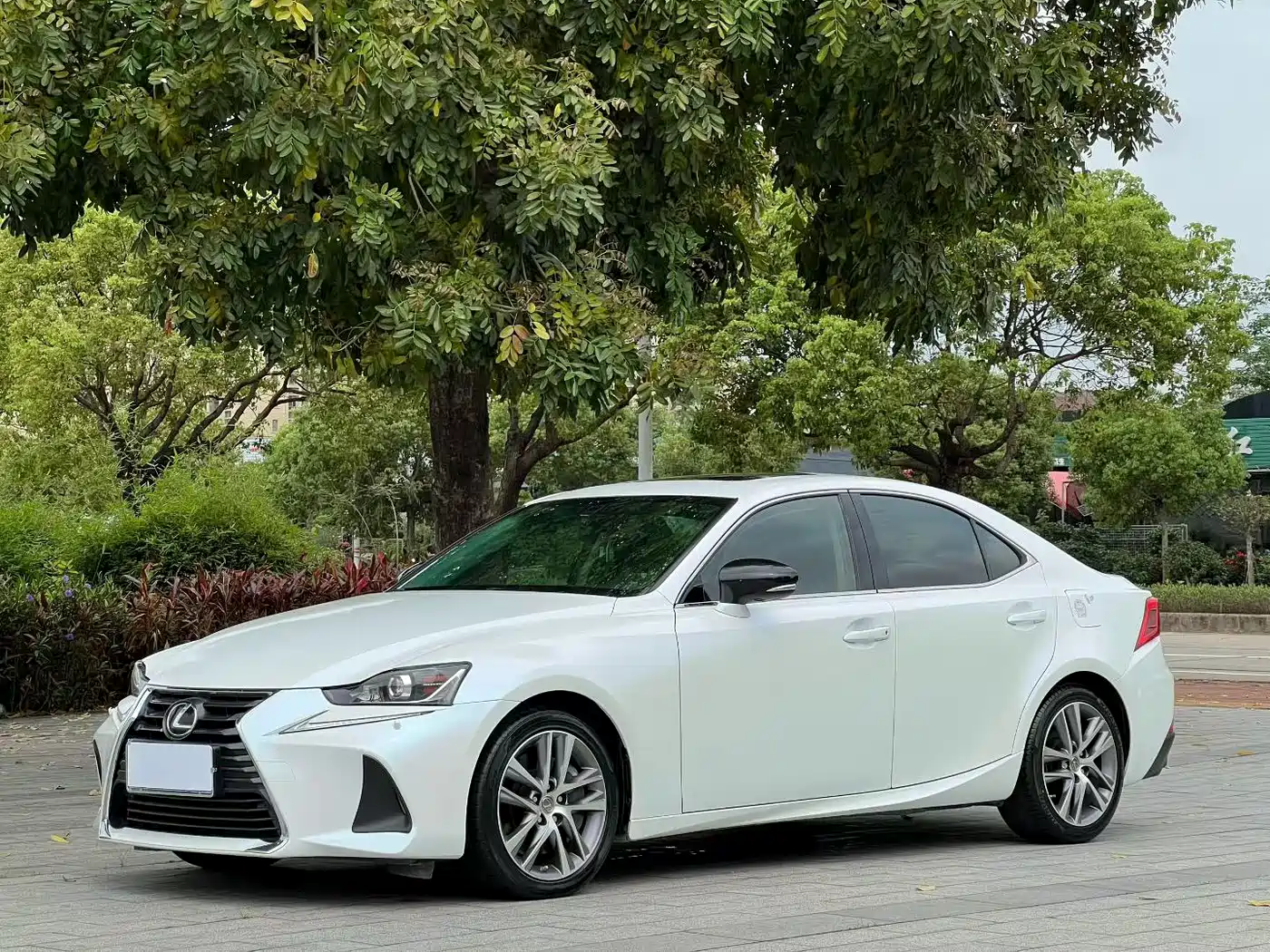 Lexus IS 2017 300 Leading Edition