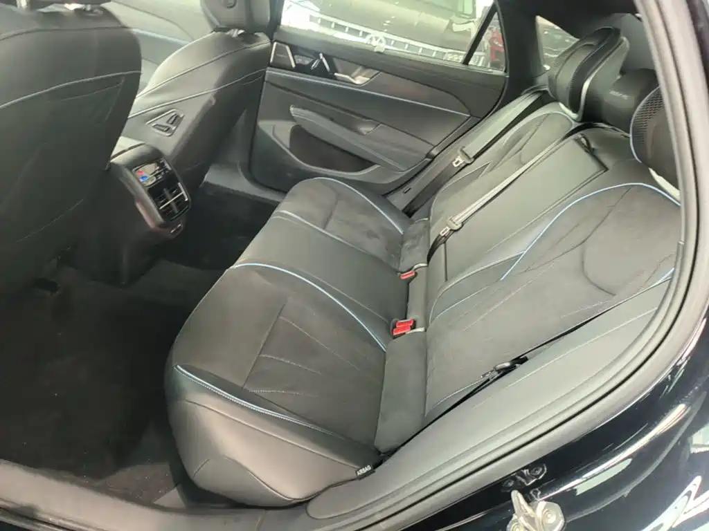 Volkswagen Passat 2025 2026 Pro 380TSI Starlight Dragon Prestige Edition