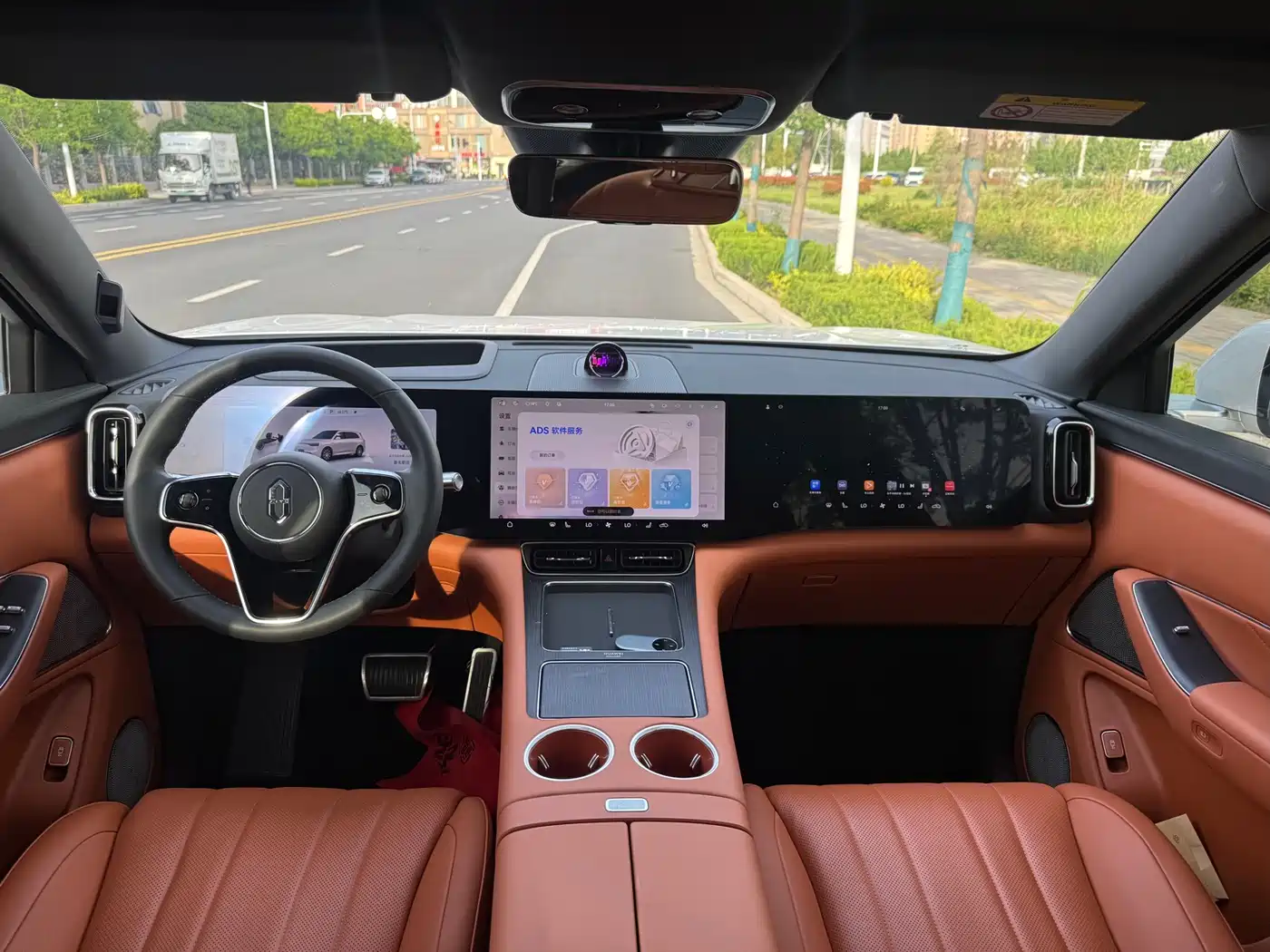AITO Wenjie AITO M8 2025 Range Extender Max+ Edition 53.4kWh 5-seater фото 5