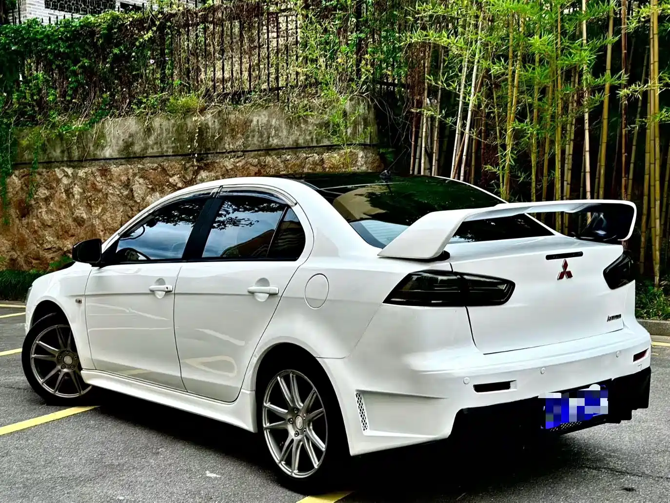 Mitsubishi Lancer EX 2016 1.8L CVT Black & White Replica фото 8