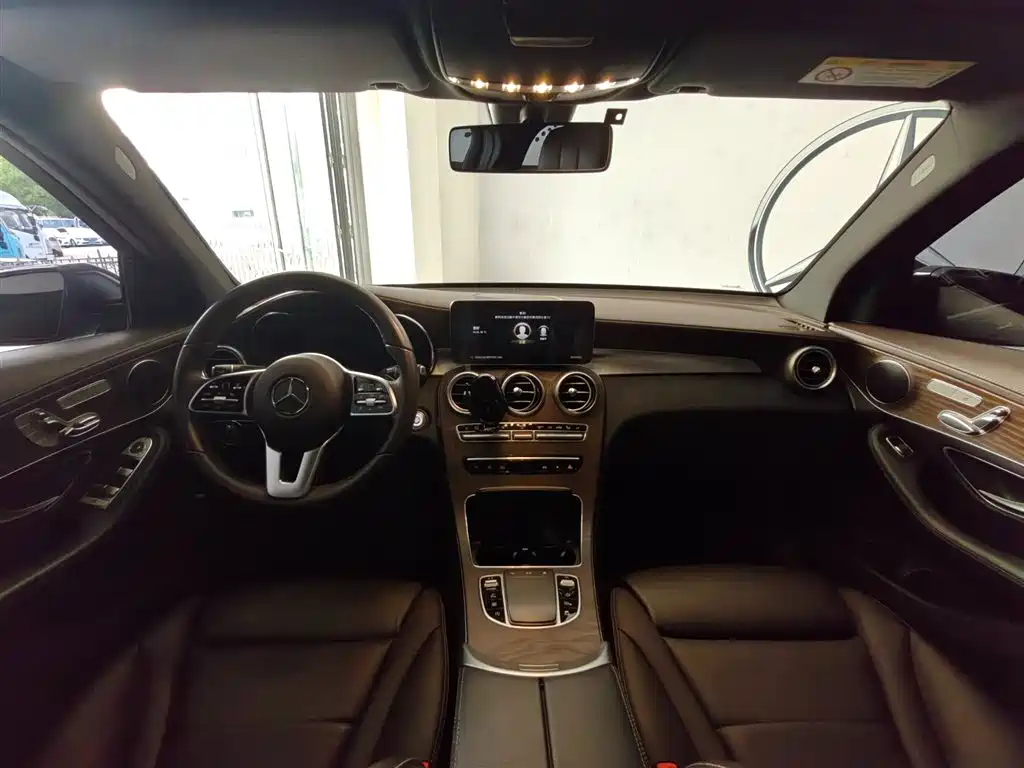 MERCEDES-BENZ GLC