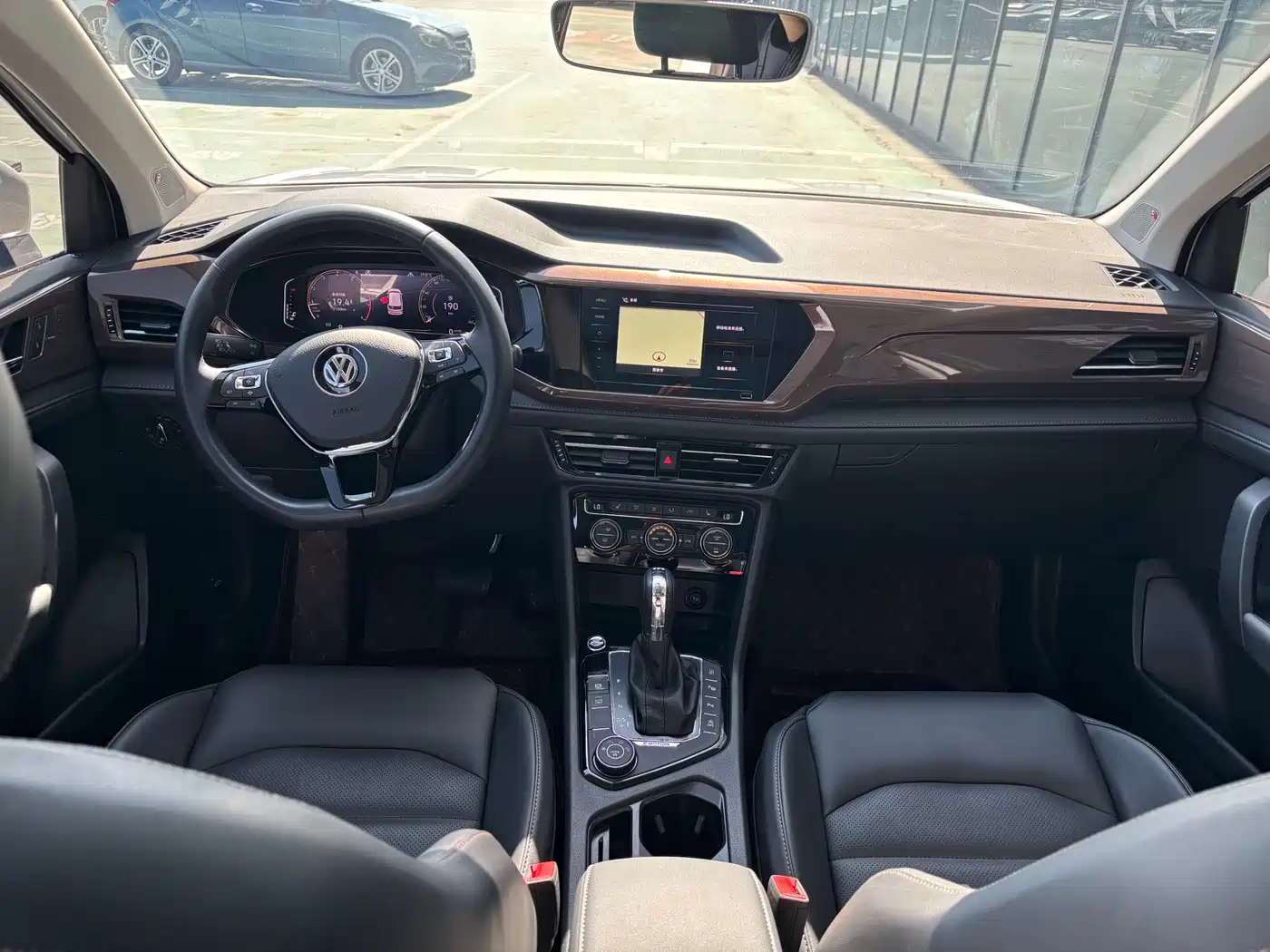 Volkswagen Tharu 2020 Facelift 330TSI 4WD Flagship Edition China VI фото 6