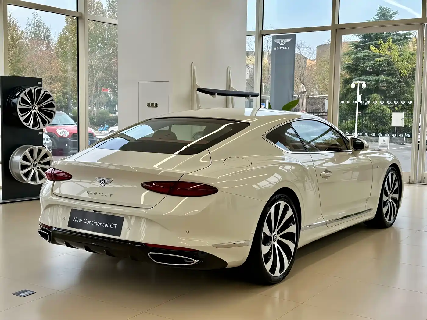 Bentley Continental фото 4