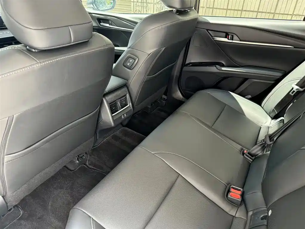 Toyota Camry 2024 2.0GVP Luxury Edition фото 12
