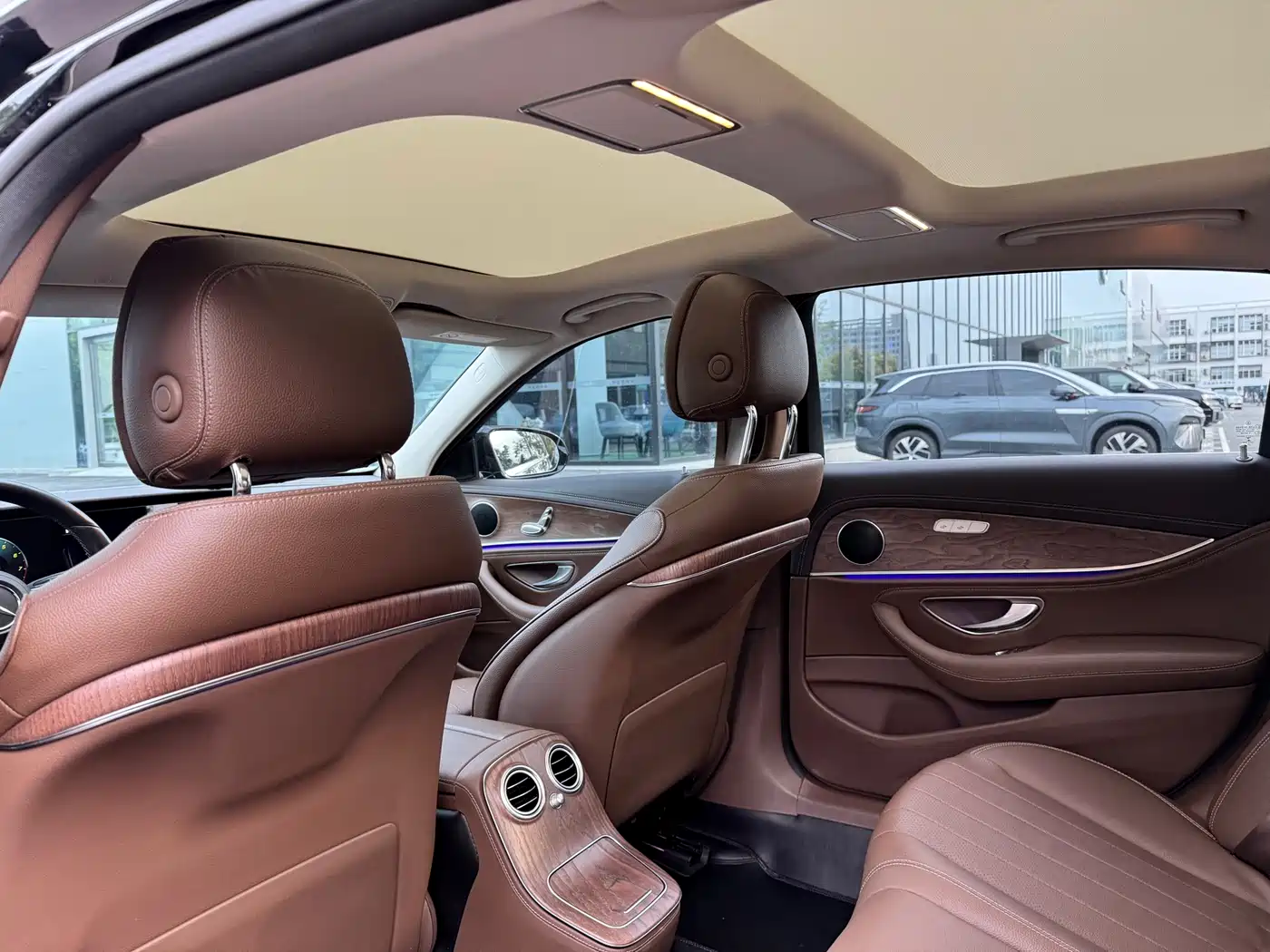 Mercedes-Benz E-Class 2022 E 260 L фото 9