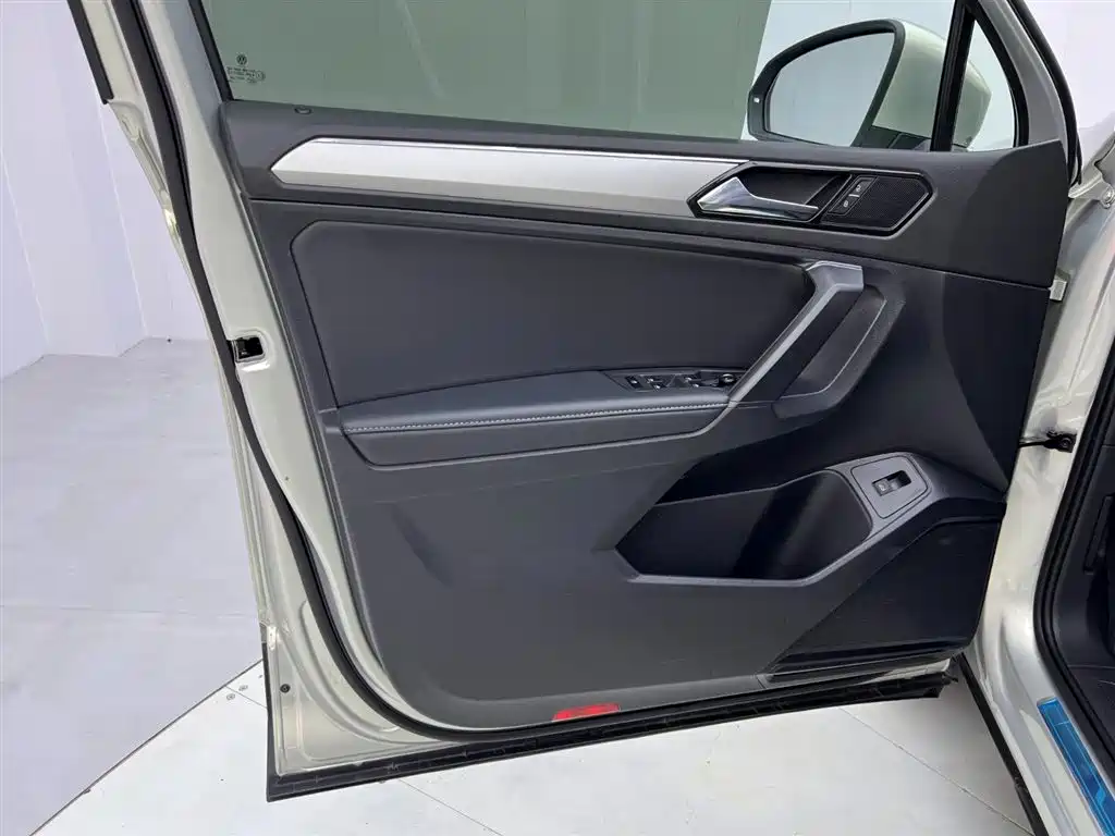 Volkswagen Tiguan L 2020 330TSI Auto 2WD Smart Luxury China VI фото 16