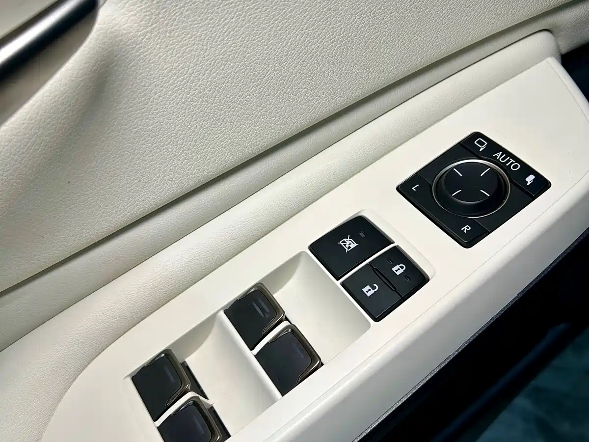 Lexus ES 2025 2025 200 Ultimate Edition
