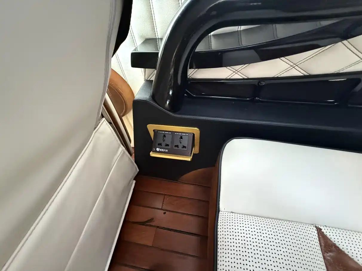 MERCEDES-BENZ V CLASS