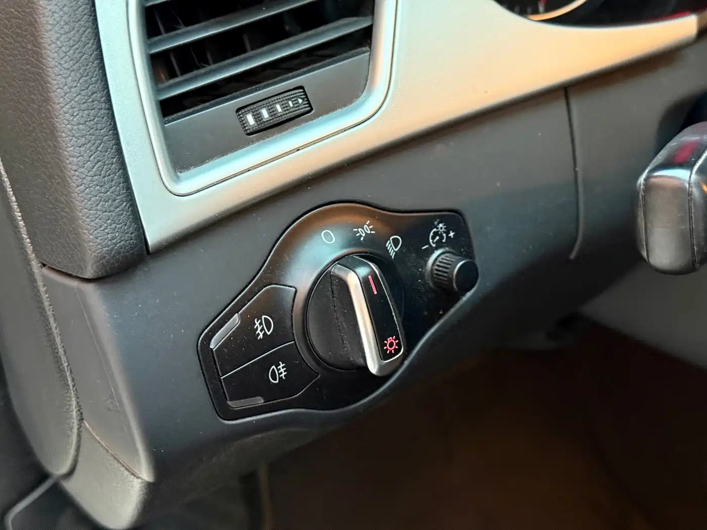 Audi A4L 2010 2.0 TFSI Standard фото 12