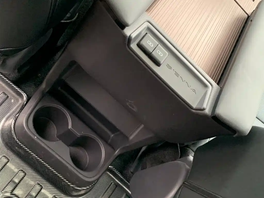 Toyota Sienna 2024 2.5L Hybrid Comfort Edition фото 13