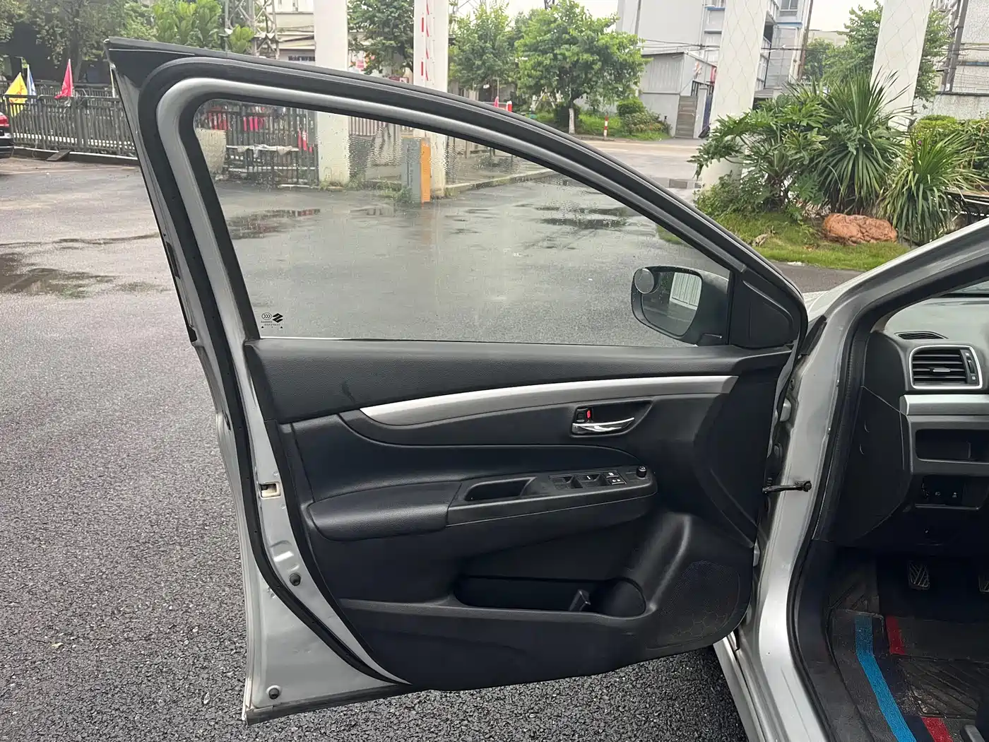 Suzuki Alivio 2015 1.6L Manual Enjoyment фото 10