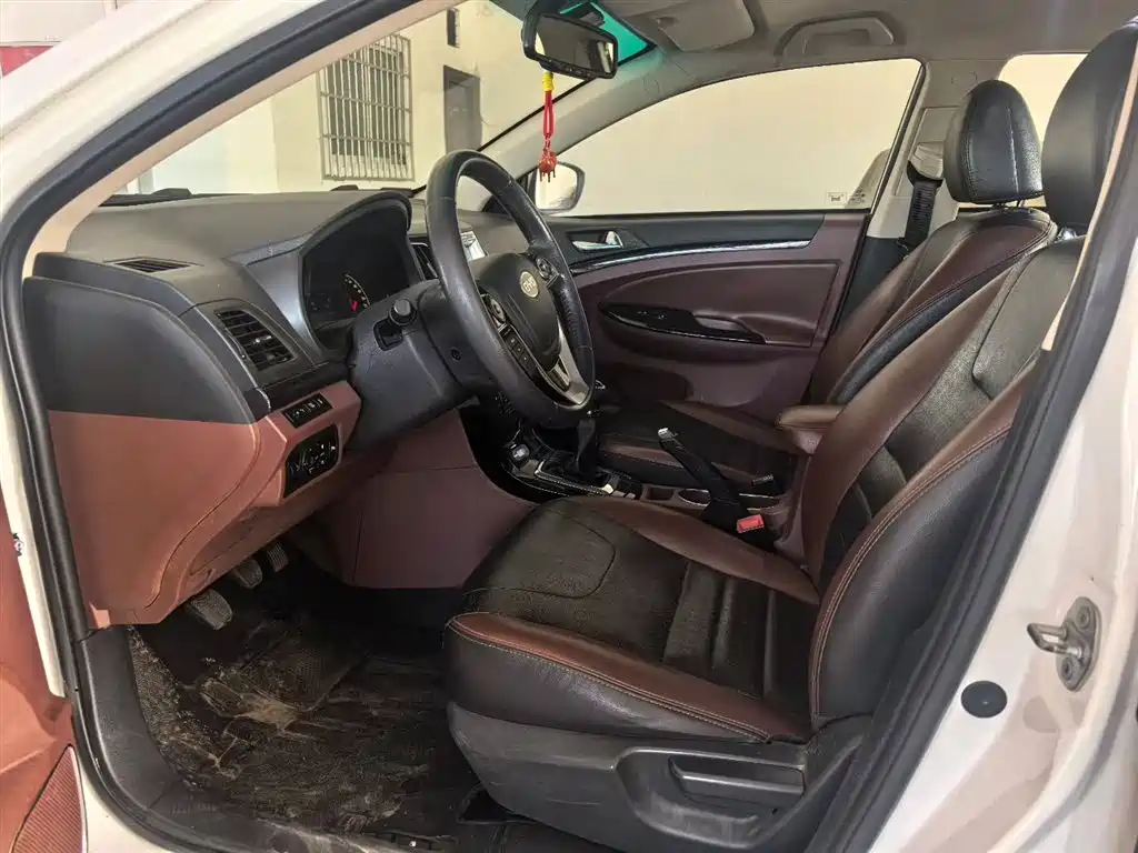 BYD Surui 2015 Facelift 1.5L Manual Comfort фото 6
