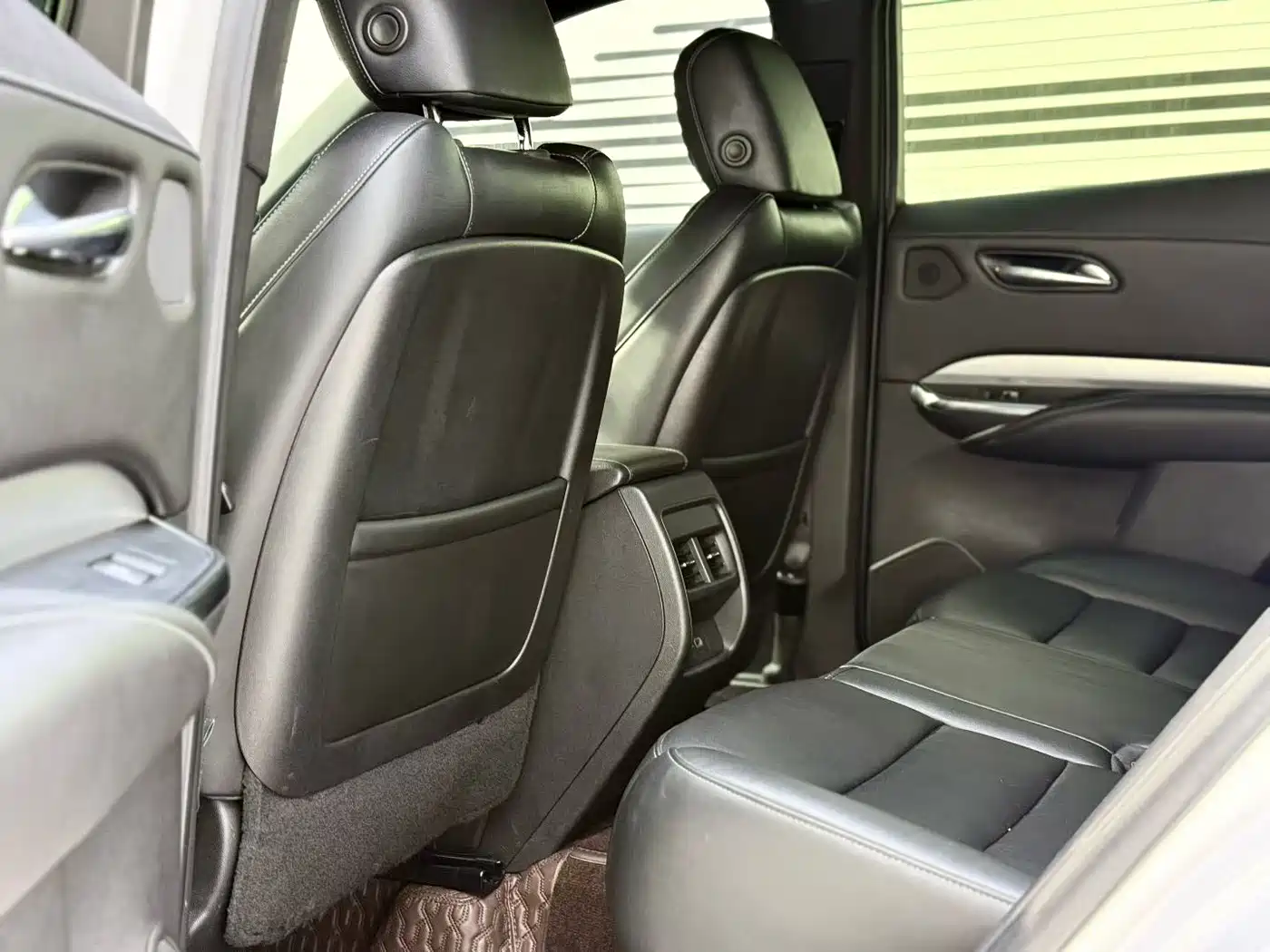 Cadillac XT4 2021 28T FWD Premium Edition фото 8