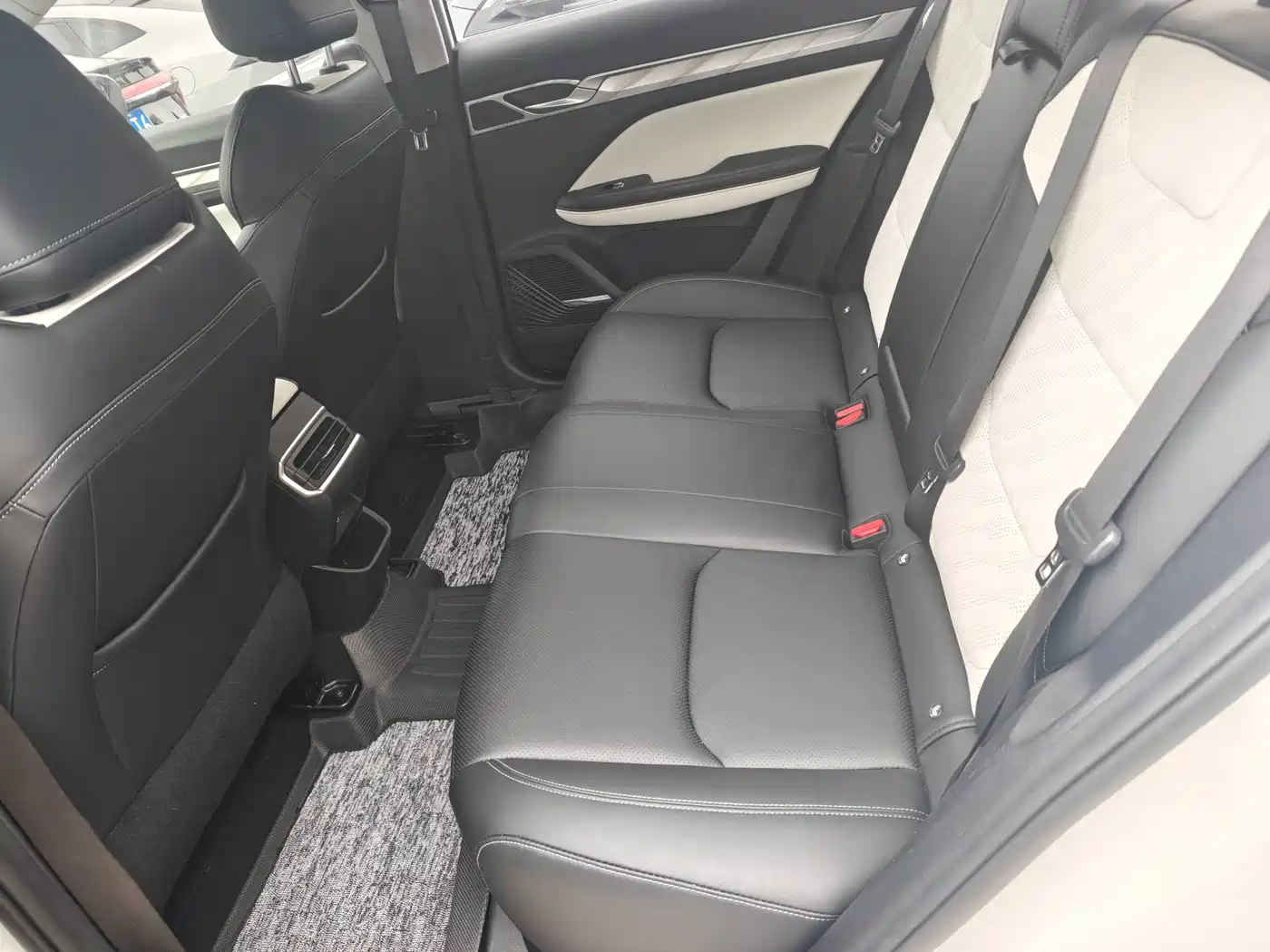 2022 Geely Emgrand L