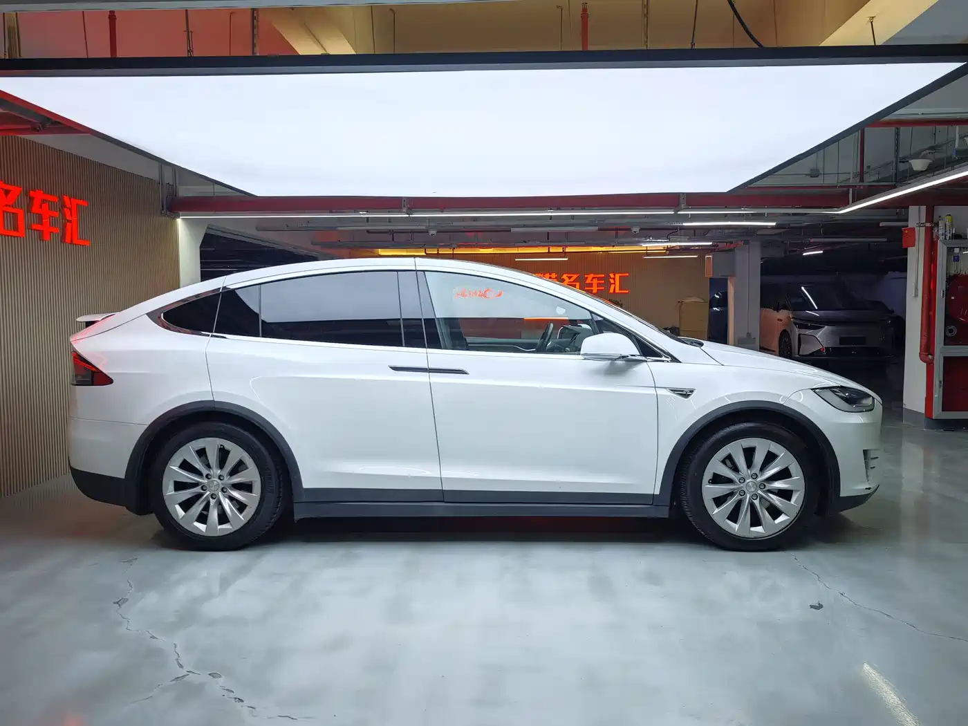TESLA MODEL X