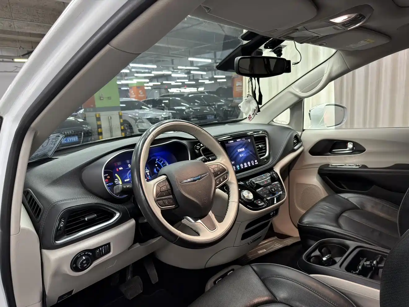 Фото 4 - Chrysler Pacifica PHEV