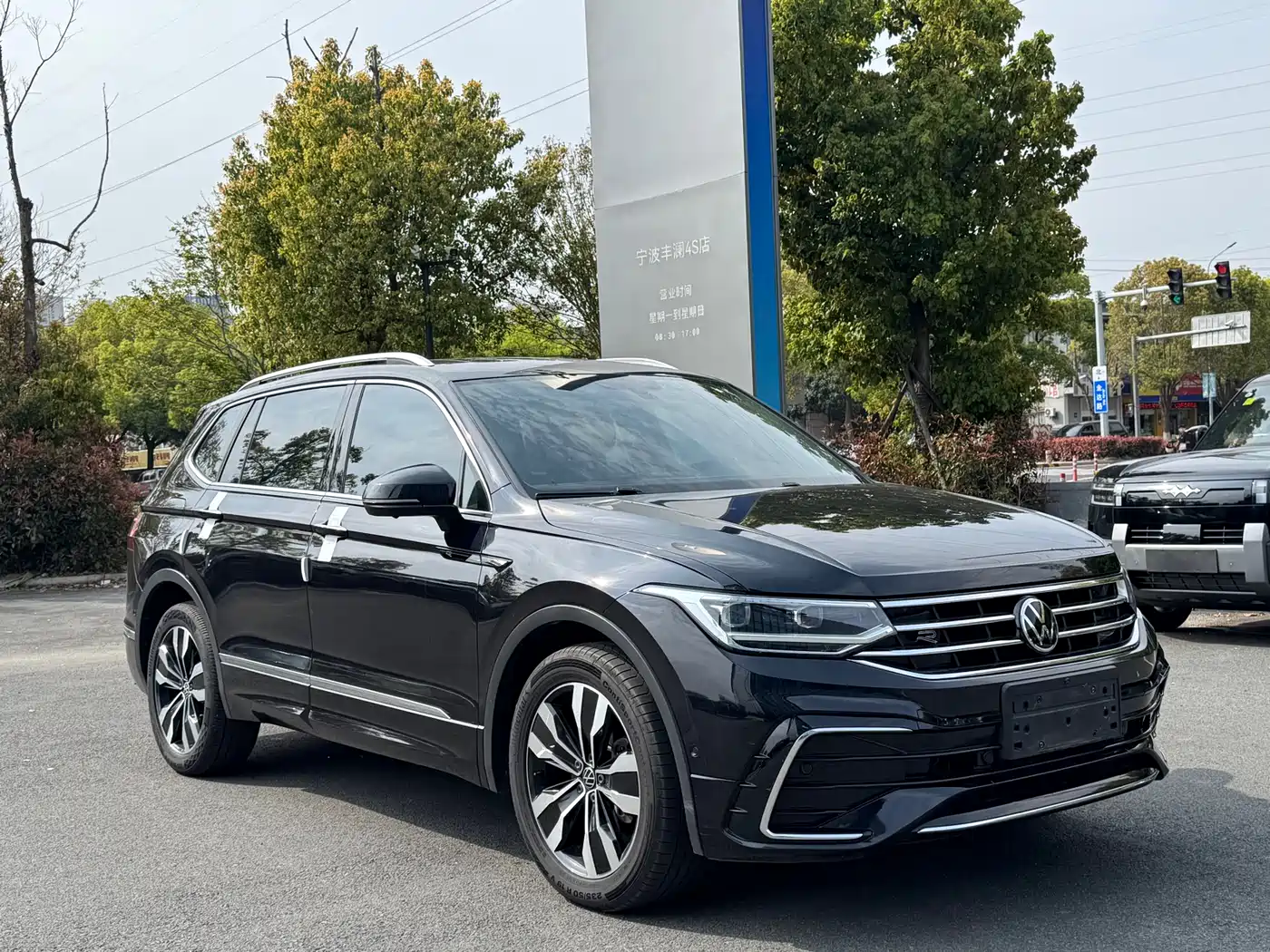 Volkswagen Tiguan L 2022 330TSI Auto 2WD R-Line Premium Edition фото 3