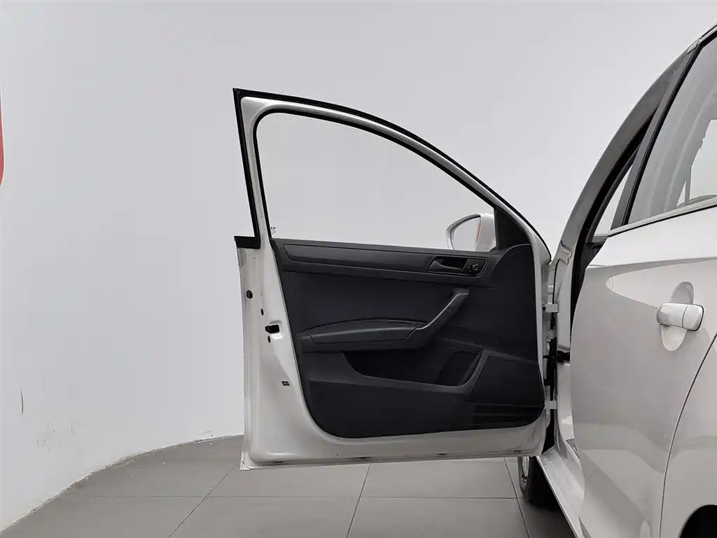 Volkswagen Santana 2013 1.6L Manual Trend Edition фото 8